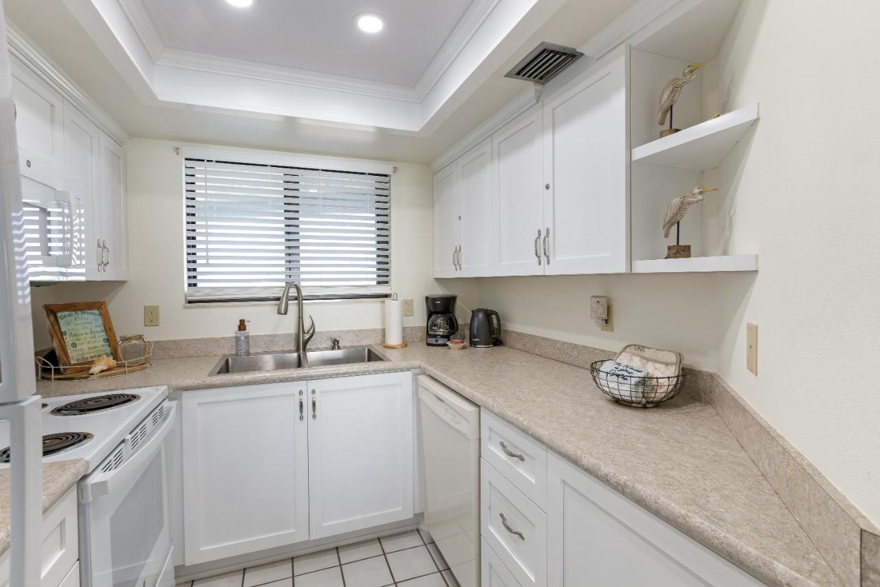 Ocean View With A Beachfront Pool At Ocean Trillium Condo ~ 403 New Smyrna Beach Kültér fotó